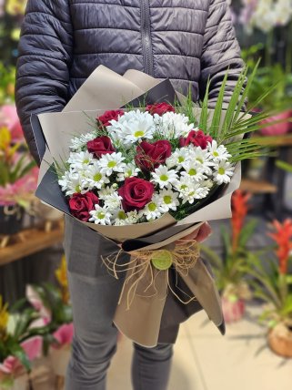 7 Kırmızı Gül ve Papatyalar burdur çiçekçi